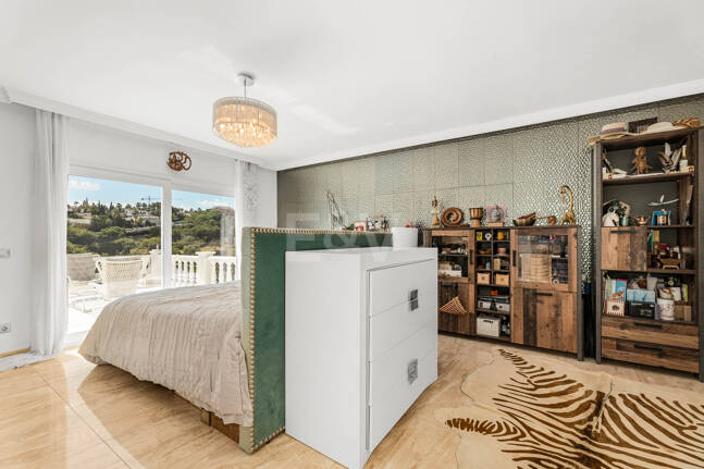 Elegant Villa with Sea Views & Touristic Licence