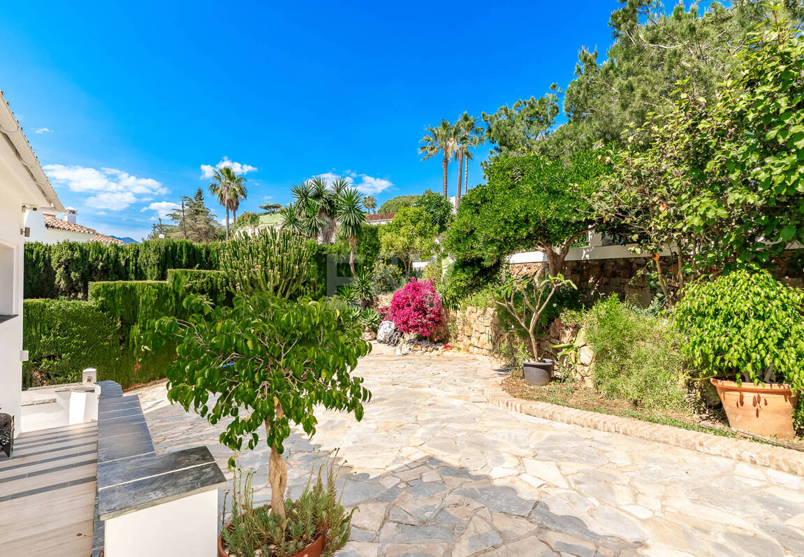 Elegant Villa with Sea Views & Touristic Licence