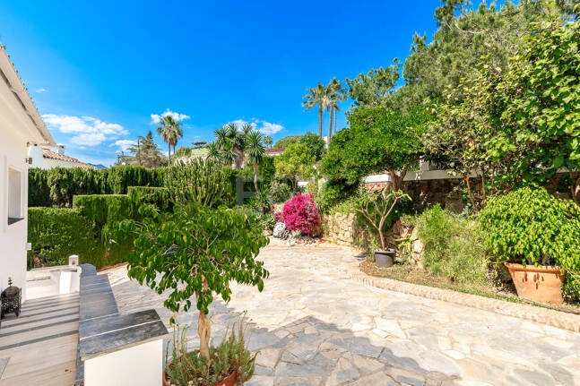 Elegant Villa with Sea Views & Touristic Licence