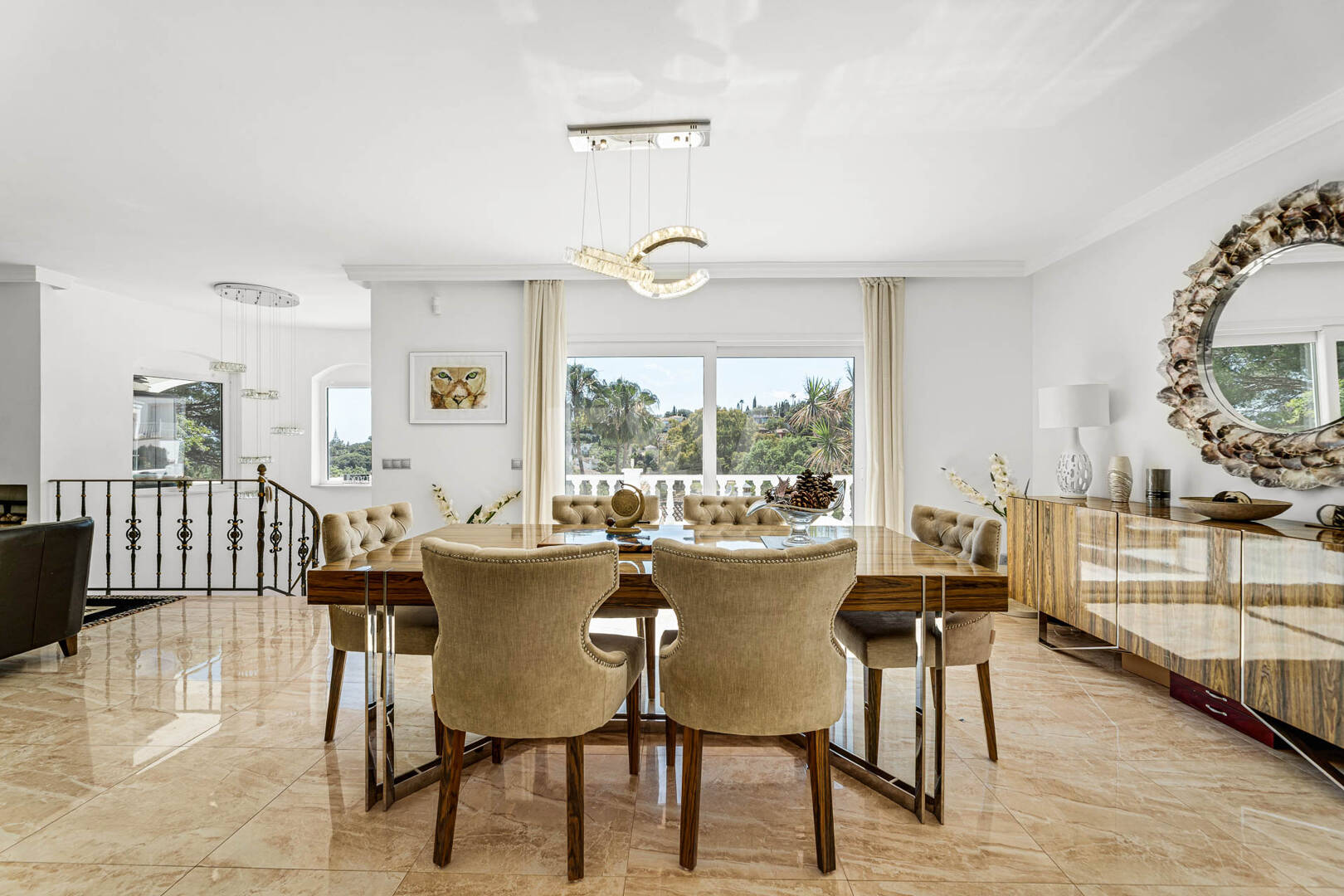 Villa élégante avec vue sur la mer et touristique Licence