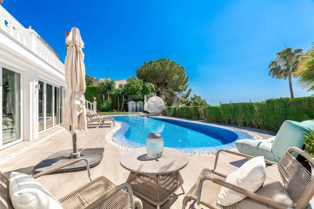 Elegant Villa with Sea Views & Touristic Licence