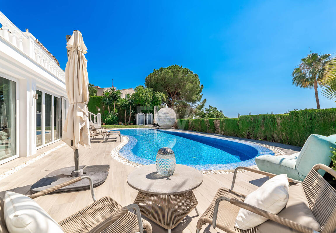 Elegant Villa with Sea Views & Touristic Licence