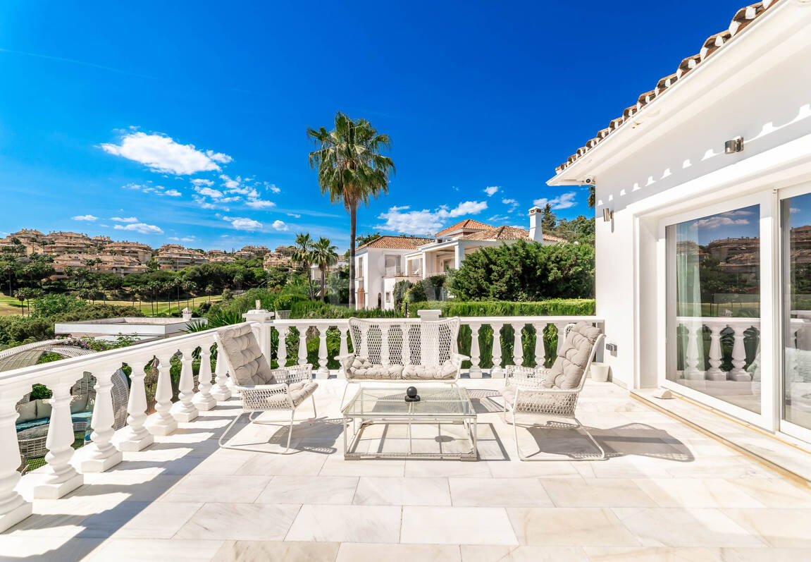 Elegant Villa with Sea Views & Touristic Licence