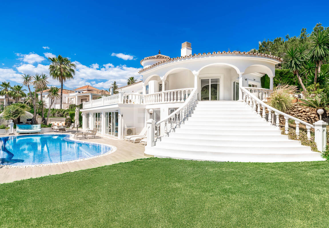 Elegant Villa with Sea Views & Touristic Licence