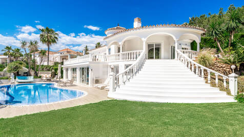 Elegant Villa with Sea Views & Touristic Licence