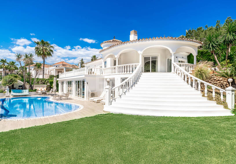 Elegant Villa with Sea Views & Touristic Licence