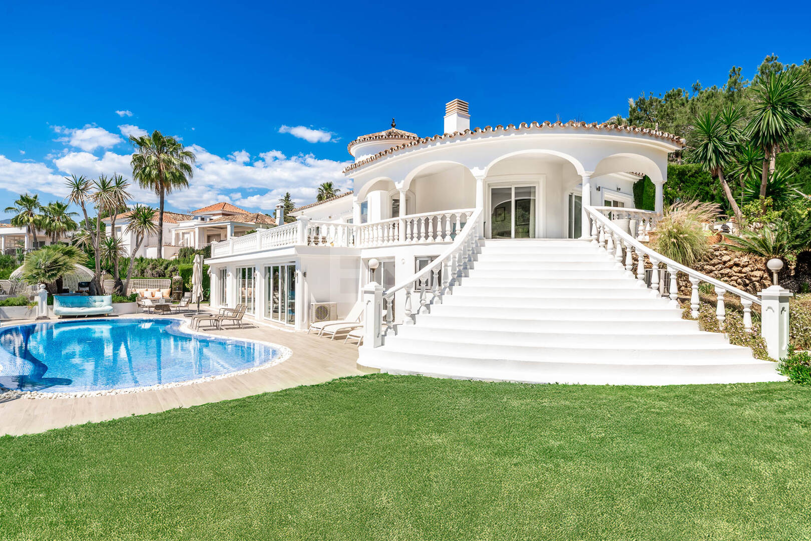 Villa élégante avec vue sur la mer et touristique Licence