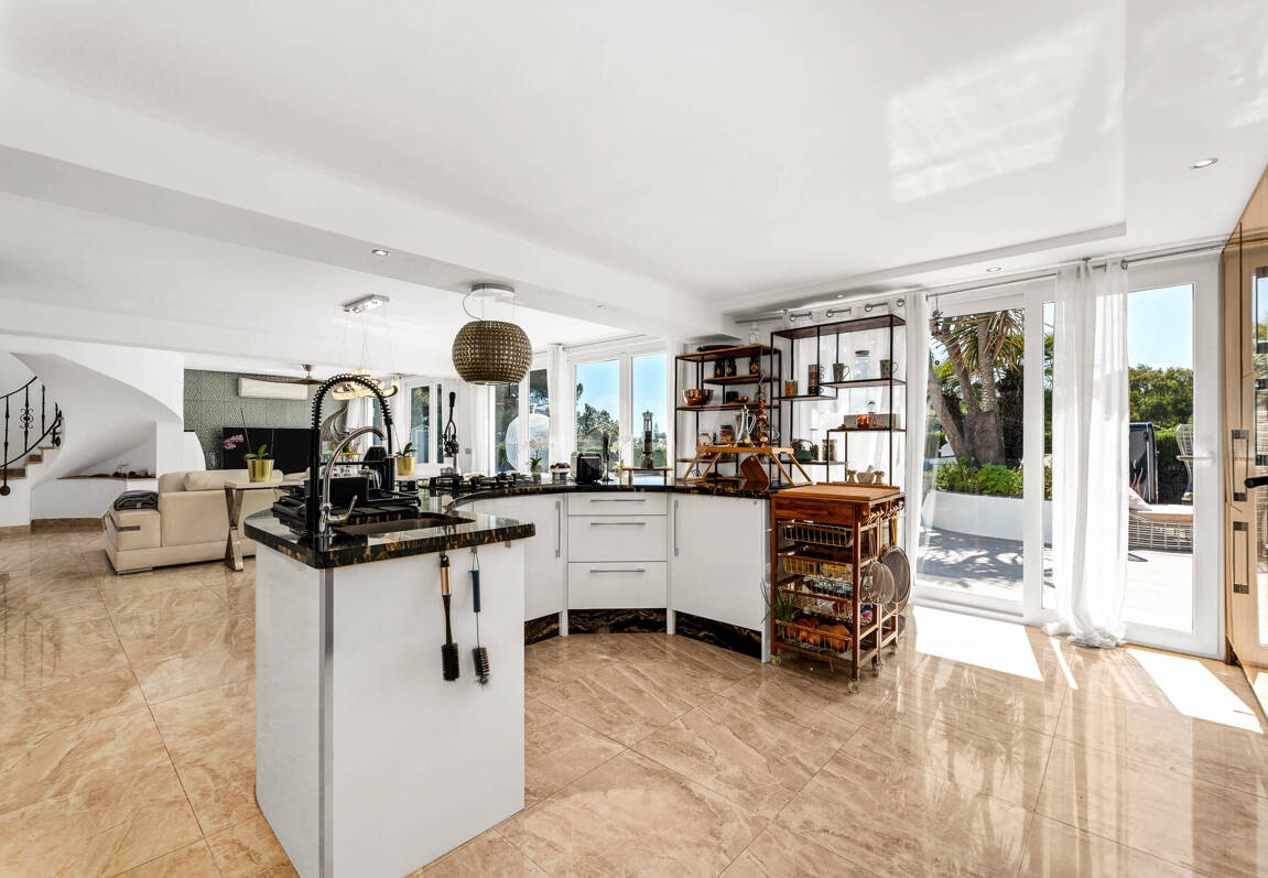 Elegant Villa with Sea Views & Touristic Licence