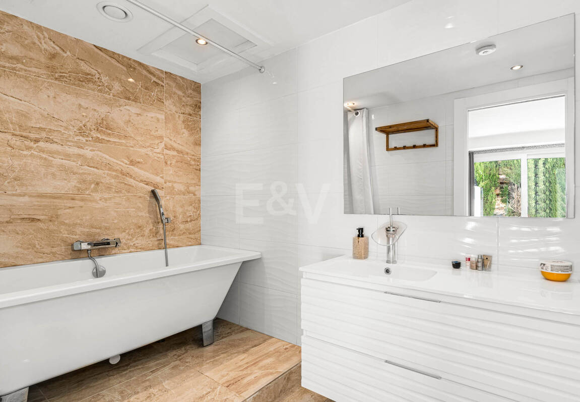 Elegant Villa with Sea Views & Touristic Licence