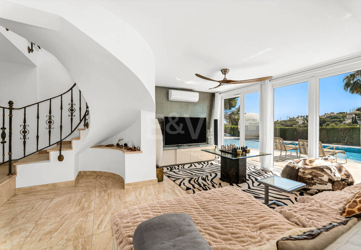 Elegant Villa with Sea Views & Touristic Licence