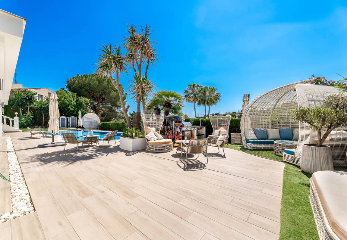 Elegant Villa with Sea Views & Touristic Licence