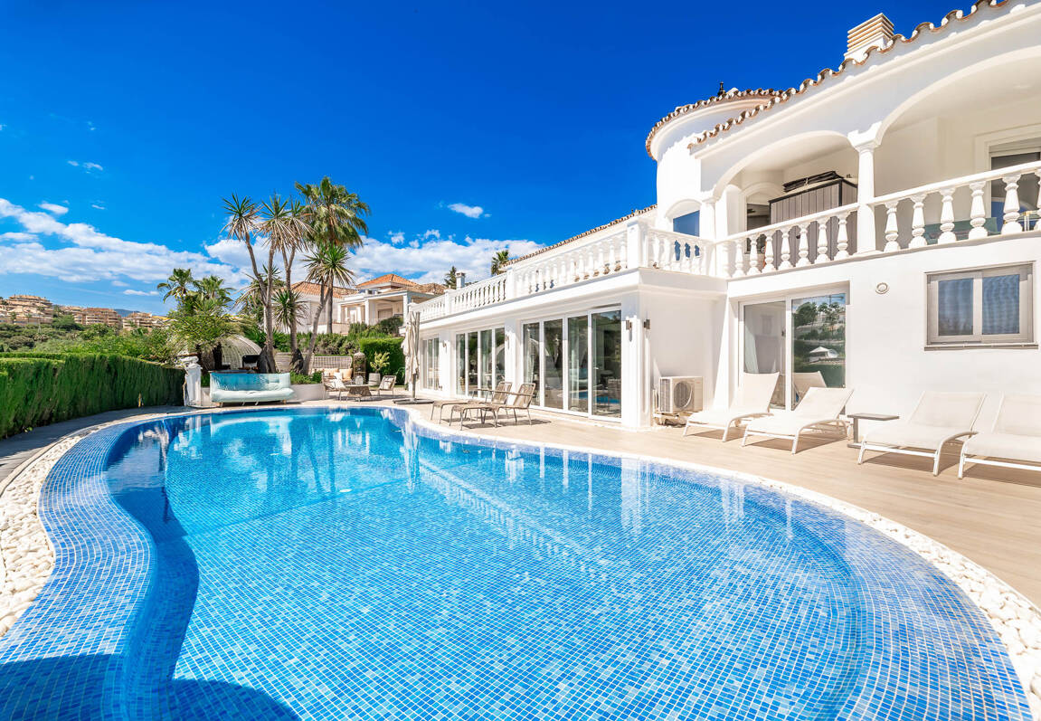 Elegant Villa with Sea Views & Touristic Licence