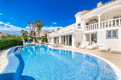 Elegant Villa with Sea Views & Touristic Licence