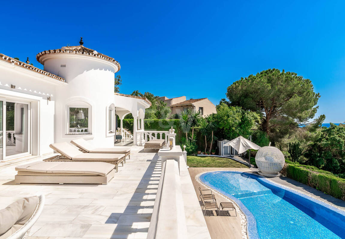 Elegant Villa with Sea Views & Touristic Licence