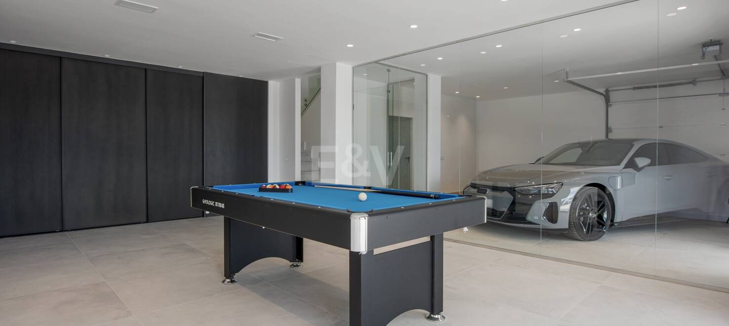 Modernised Villa in Los Flamingos Golf with Sea Views