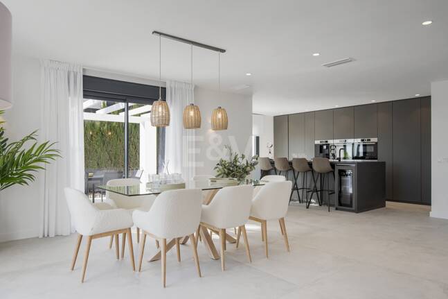 Modernizacja willi w Los Flamingos Golf z widokiem na morze