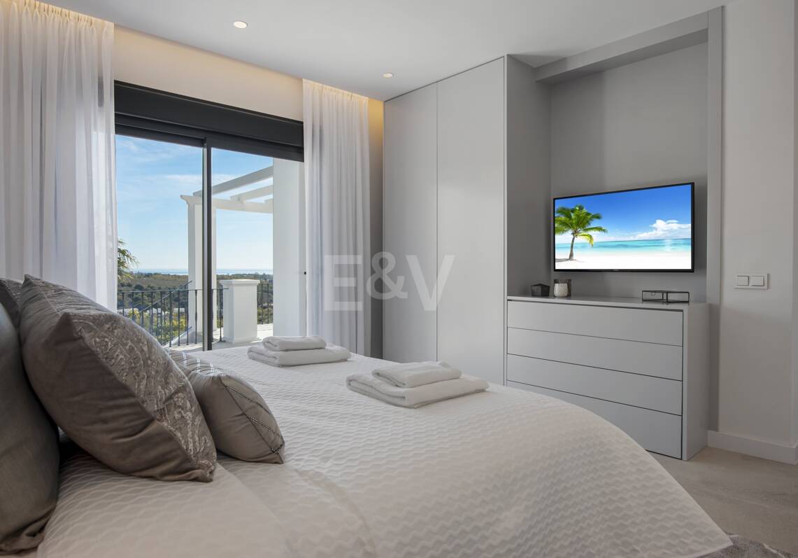 Villa modernisée à Los Flamingos Golf avec vue sur la mer