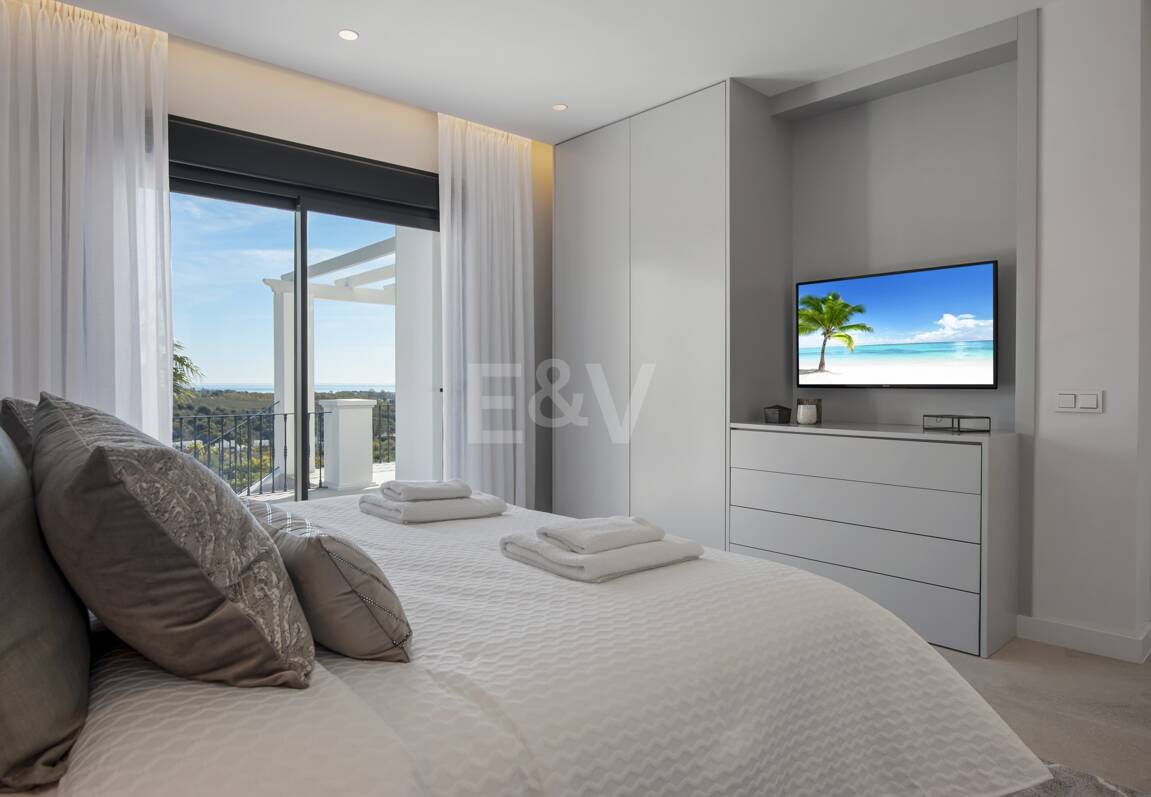 Modernizacja willi w Los Flamingos Golf z widokiem na morze