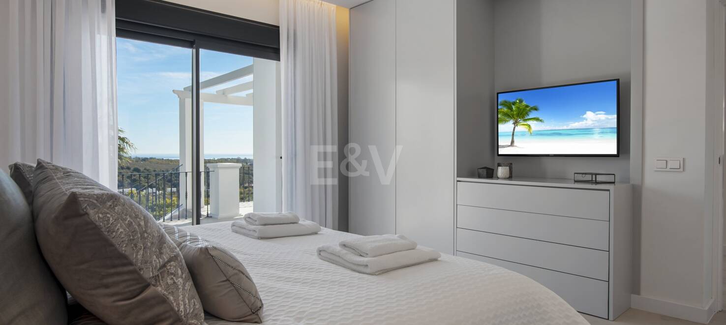 Modernised Villa in Los Flamingos Golf with Sea Views