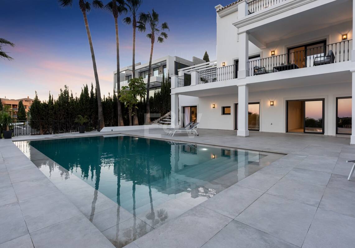 Villa modernisée à Los Flamingos Golf avec vue sur la mer