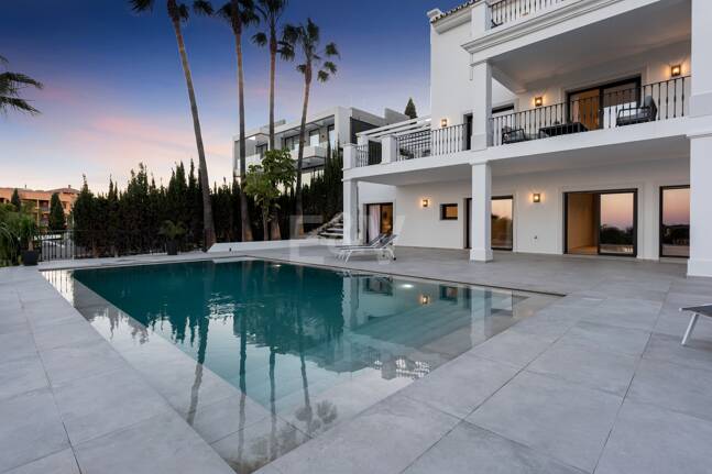 Modernizacja willi w Los Flamingos Golf z widokiem na morze