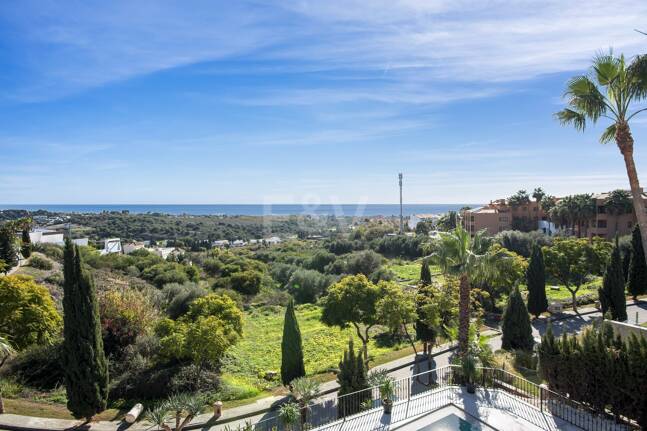 Modernizacja willi w Los Flamingos Golf z widokiem na morze