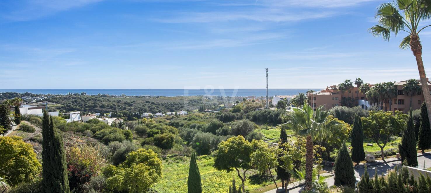 Modernised Villa in Los Flamingos Golf with Sea Views