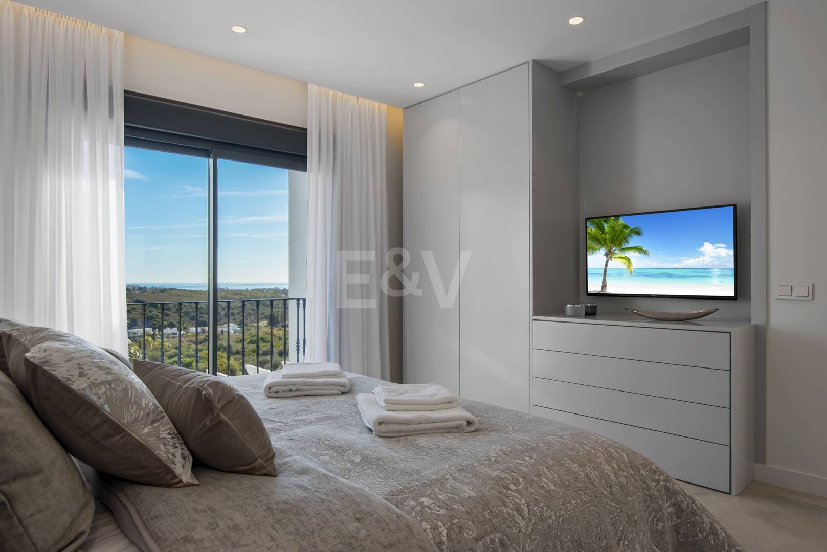 Modernizacja willi w Los Flamingos Golf z widokiem na morze