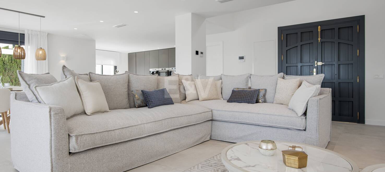 Modernised Villa in Los Flamingos Golf with Sea Views