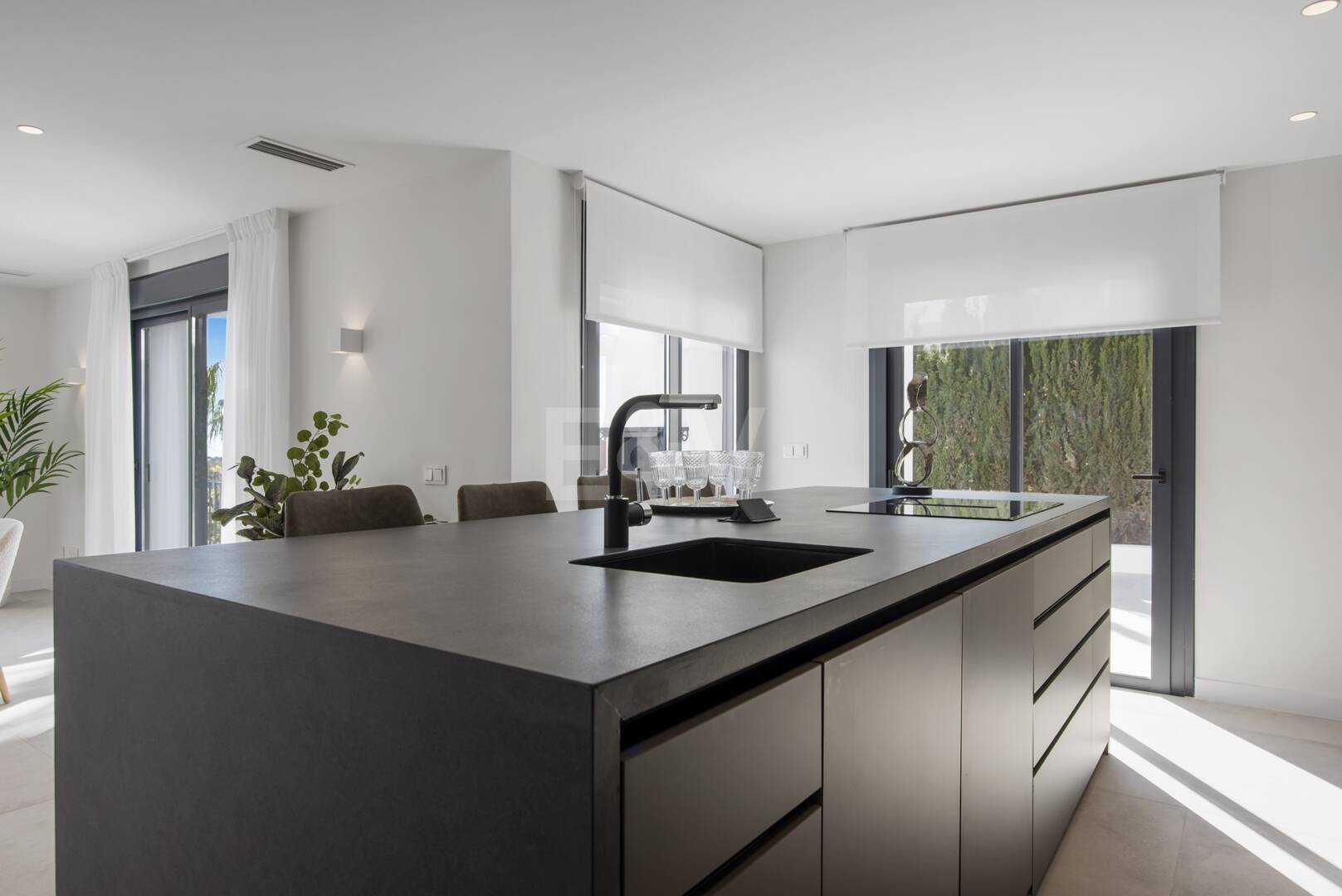 Modernizacja willi w Los Flamingos Golf z widokiem na morze