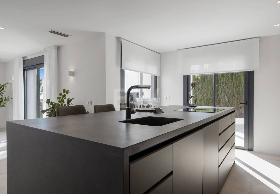 Modernizacja willi w Los Flamingos Golf z widokiem na morze