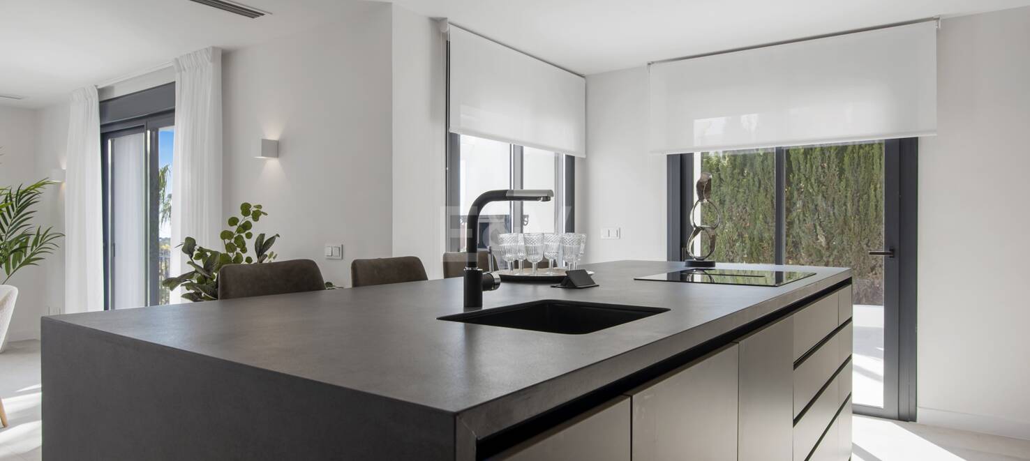 Modernised Villa in Los Flamingos Golf with Sea Views