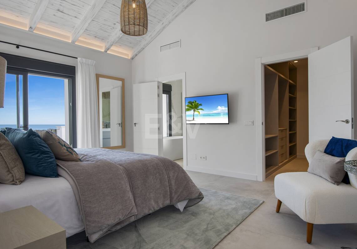 Villa modernisée à Los Flamingos Golf avec vue sur la mer