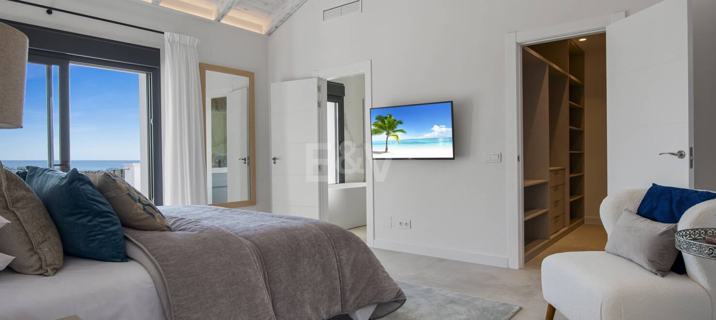 Modernised Villa in Los Flamingos Golf with Sea Views