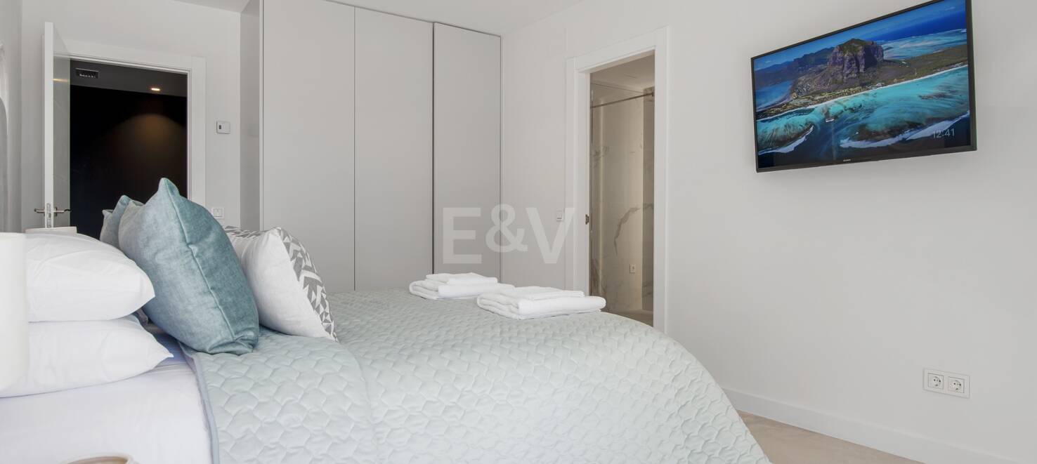 Modernised Villa in Los Flamingos Golf with Sea Views