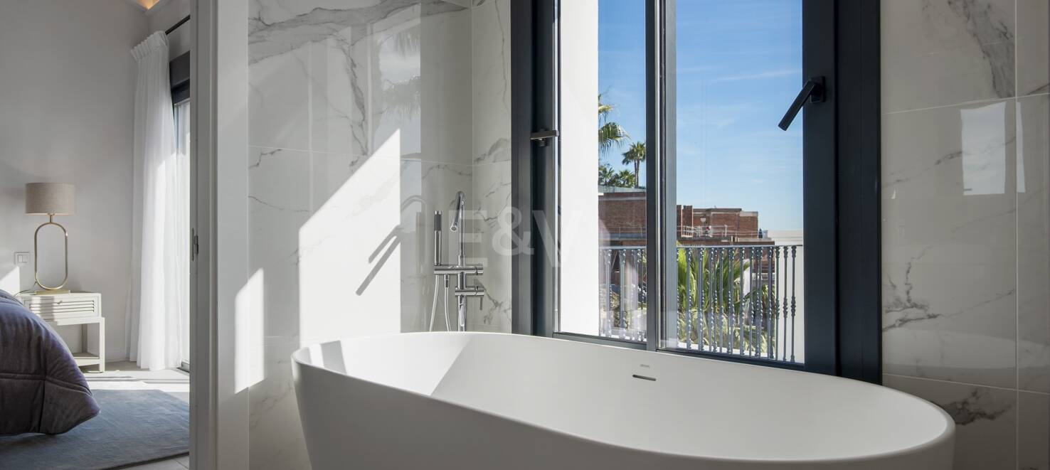 Modernised Villa in Los Flamingos Golf with Sea Views