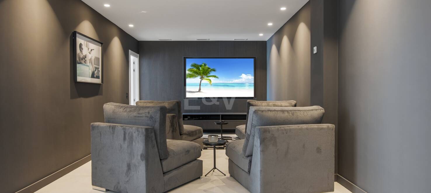 Modernised Villa in Los Flamingos Golf with Sea Views