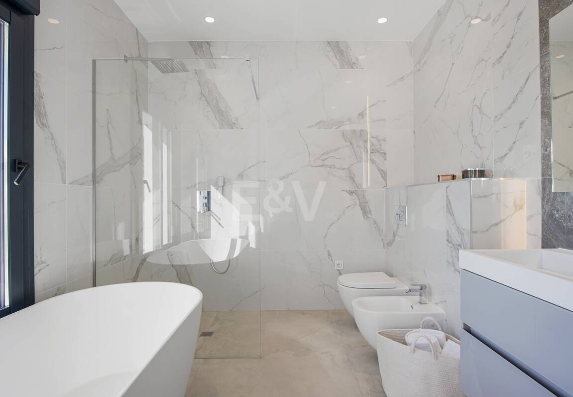 Modernizacja willi w Los Flamingos Golf z widokiem na morze