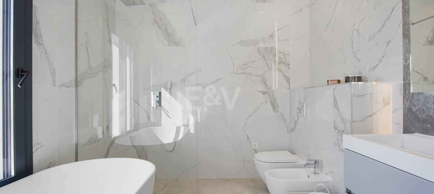 Modernised Villa in Los Flamingos Golf with Sea Views
