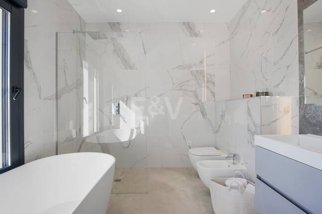 Modernizacja willi w Los Flamingos Golf z widokiem na morze