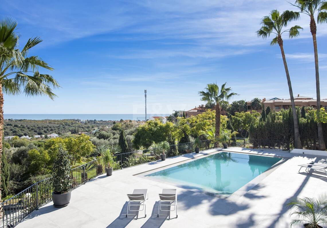 Villa modernisée à Los Flamingos Golf avec vue sur la mer
