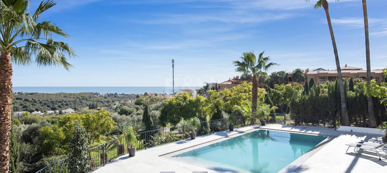 Modernised Villa in Los Flamingos Golf with Sea Views
