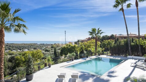 Villa modernisée à Los Flamingos Golf avec vue sur la mer