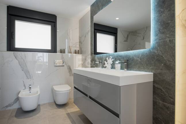 Modernizacja willi w Los Flamingos Golf z widokiem na morze