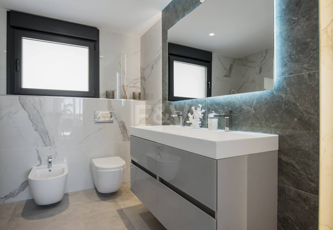 Modernizacja willi w Los Flamingos Golf z widokiem na morze