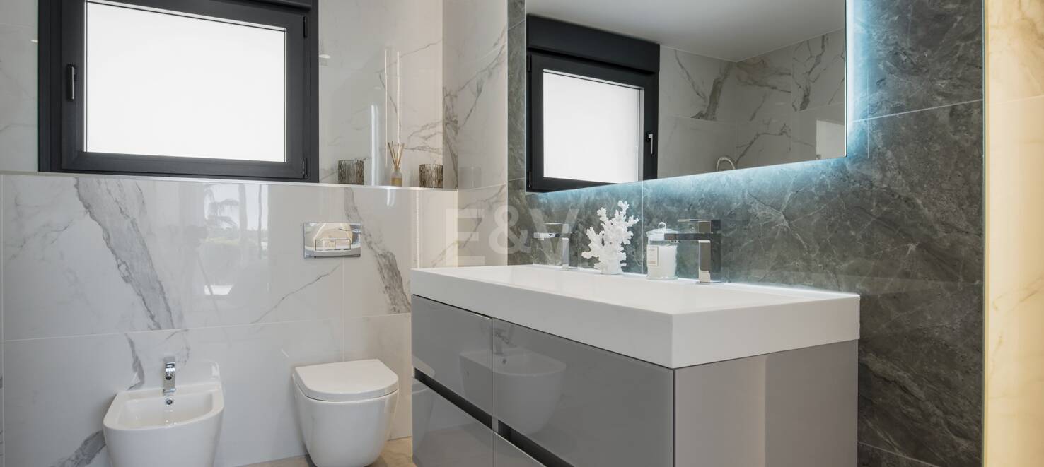 Modernised Villa in Los Flamingos Golf with Sea Views