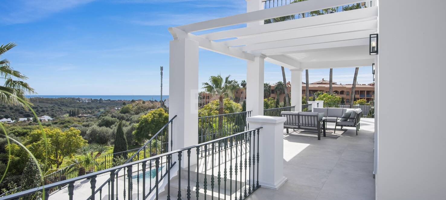 Modernised Villa in Los Flamingos Golf with Sea Views