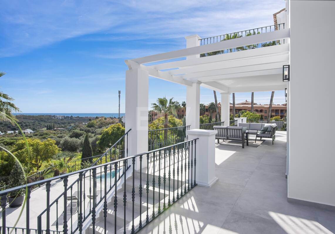 Villa modernisée à Los Flamingos Golf avec vue sur la mer
