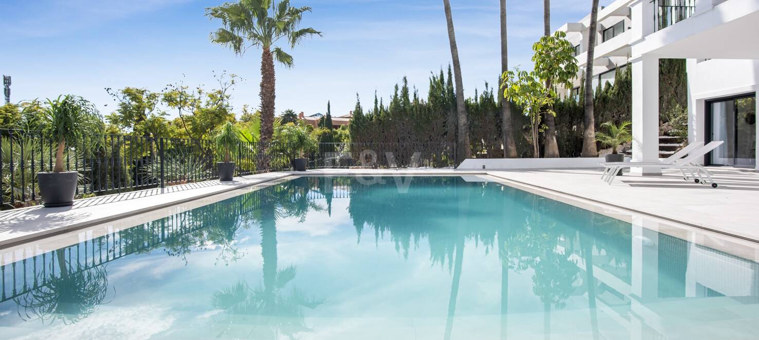 Modernised Villa in Los Flamingos Golf with Sea Views