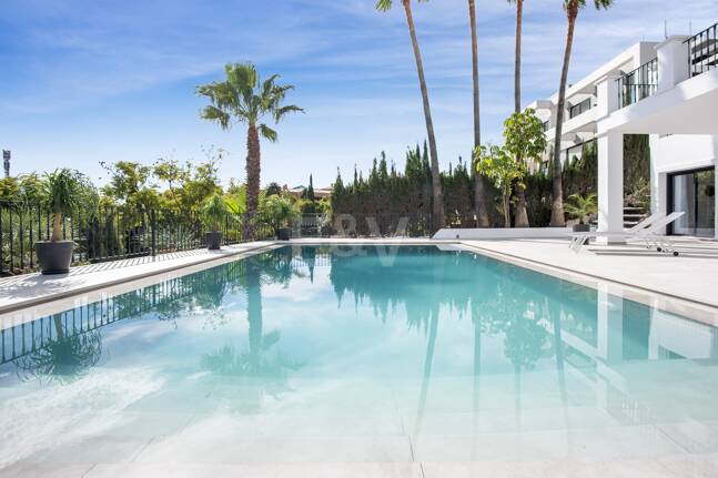 Modernizacja willi w Los Flamingos Golf z widokiem na morze